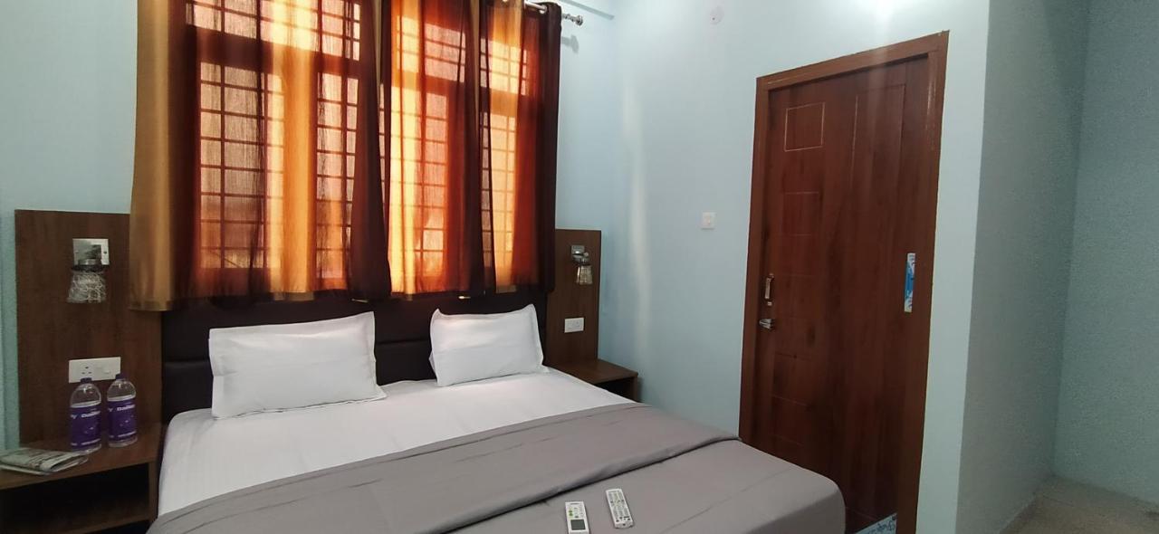 Hotel Comfort Inn Homestay Ντεχραντούν Εξωτερικό φωτογραφία